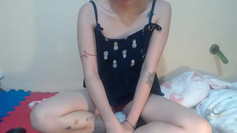 Snapshot of lil_sweetgirl4u chatting on 10/30/25, 10:10 lil_sweetgirl4u online show from 10/30/25, 10:10