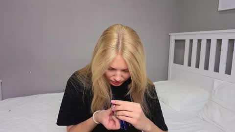 Emma online show from 10/17/25, 09:56