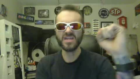 Snapshot of lil_tea_break_6996 chatting on 02/21/25, 02:39 t online show from 02/21/25, 02:39