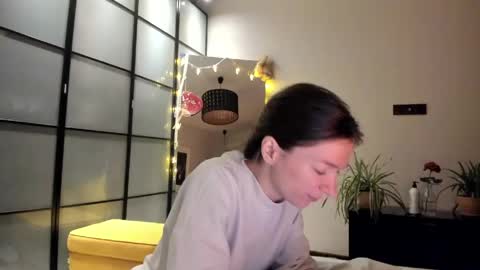 Snapshot of lil_uff chatting on 05/16/26, 07:23 aka princessmaya online show from 05/16/26, 07:23