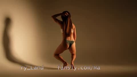 Snapshot of lil_uff chatting on 06/02/26, 11:56 aka princessmaya online show from 06/02/26, 11:56