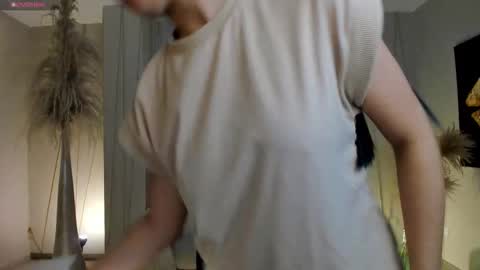 Lila West online show from 10/06/25, 10:45