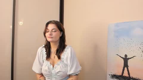 Mia online show from 06/11/26, 03:43