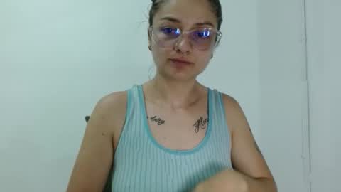 Snapshot of lilcoralinne_0 chatting on 04/26/26, 11:24 Valeri Villalobos IG villa lobosvaleri online show from 04/26/26, 11:24