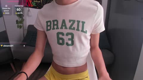 Snapshot of lildan18 chatting on 12/19/24, 05:18 Daniel online show from 12/19/24, 05:18