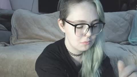 Snapshot of lilemmy1999 chatting on 07/14/26, 11:32 emily ryanson online show from 07/14/26, 11:32