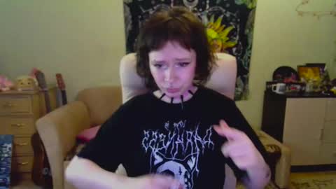 Snapshot of lileyfoxxx chatting on 12/05/24, 10:44 Lil online show from 12/05/24, 10:44