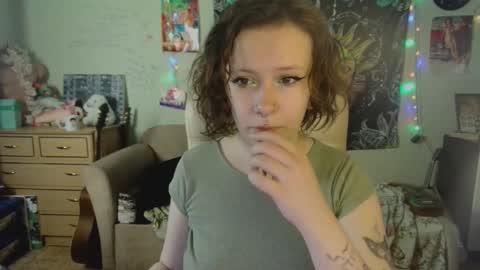Snapshot of lileyfoxxx chatting on 10/01/25, 12:44 Lil online show from 10/01/25, 12:44
