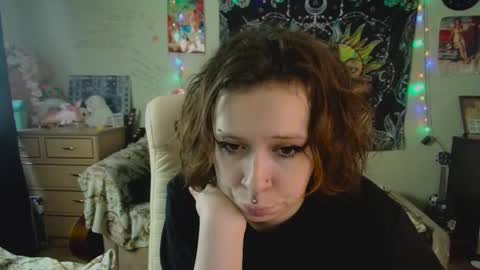 Snapshot of lileyfoxxx chatting on 10/07/25, 10:23 Lil online show from 10/07/25, 10:23