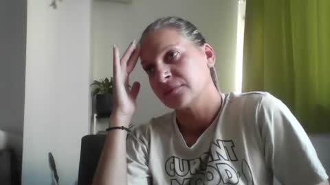 Snapshot of lilhearta chatting on 06/15/26, 03:47 Andreea online show from 06/15/26, 03:47