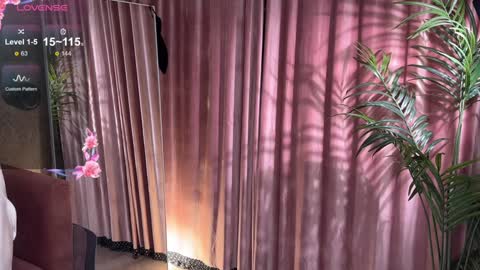 Lili online show from 09/21/25, 10:39