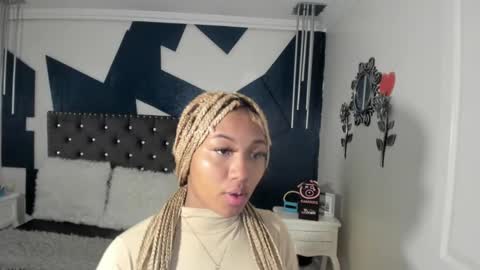 Snapshot of lili_harvey chatting on 10/19/25, 05:13 Lili online show from 10/19/25, 05:13