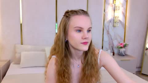 Snapshot of lili_lohan chatting on 06/05/26, 05:36 lili_lohan online show from 06/05/26, 05:36