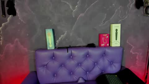 Lili  online show from 10/24/25, 07:21