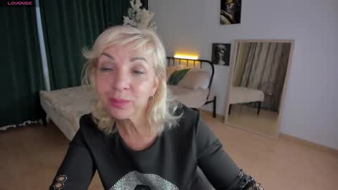 Lilia online show from 11/18/25, 09:36