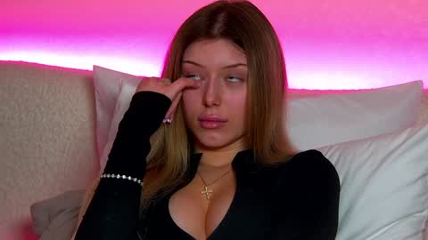 Snapshot of liliabianca chatting on 01/28/25, 09:30 Mia online show from 01/28/25, 09:30