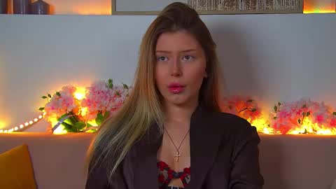 Snapshot of liliabianca chatting on 02/16/25, 12:43 Mia online show from 02/16/25, 12:43