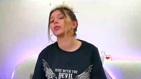 Snapshot of liliabianca chatting on 02/17/25, 01:10 Mia online show from 02/17/25, 01:10