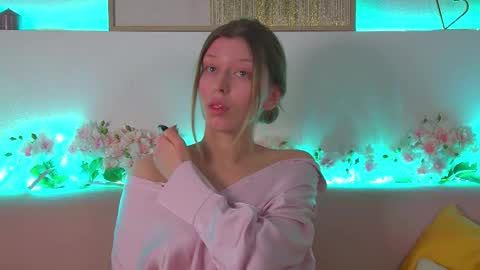 Snapshot of liliabianca chatting on 02/18/25, 06:26 Mia online show from 02/18/25, 06:26