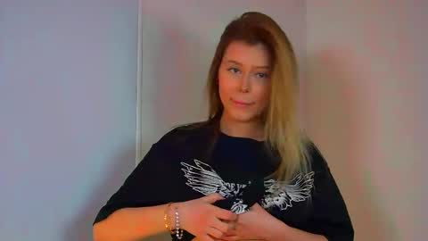 Snapshot of liliabianca chatting on 02/18/25, 03:43 Mia online show from 02/18/25, 03:43