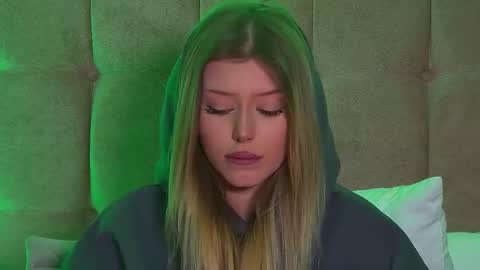 Snapshot of liliabianca chatting on 02/21/25, 04:26 Mia online show from 02/21/25, 04:26