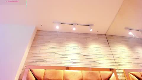 LILIAN  online show from 11/14/25, 07:45