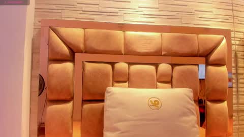 LILIAN  online show from 11/22/25, 07:46