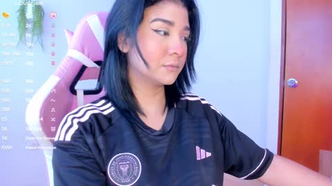 holis soy lily chang no olvides el pulgar arriba es muy importante para mi 3 independent model online show from 12/16/24, 07:54