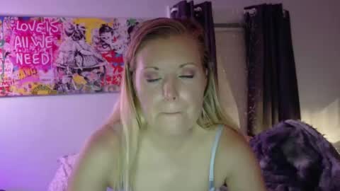 Snapshot of lilianaslilsecret chatting on 05/17/26, 09:49 LilianaX online show from 05/17/26, 09:49