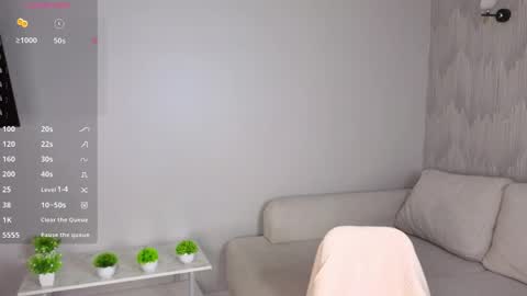 Hi I am Luna online show from 05/07/26, 03:06