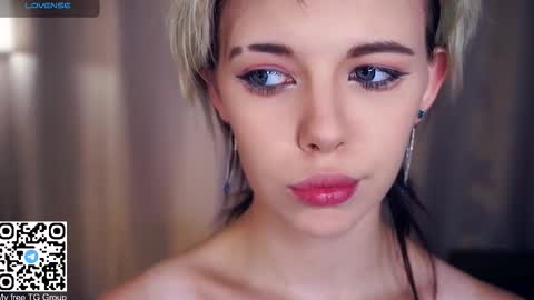 Lilian online show from 09/27/25, 07:02