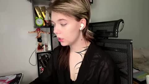 Lilian online show from 05/24/26, 07:02