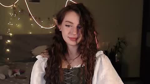 Lilu online show from 10/31/25, 10:44