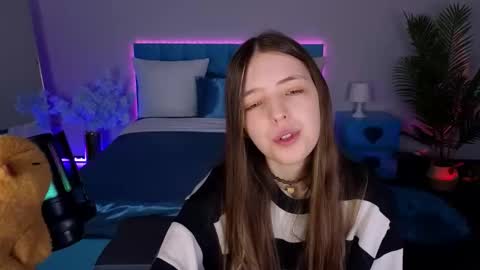 Lili Bakery online show from 11/14/25, 02:54