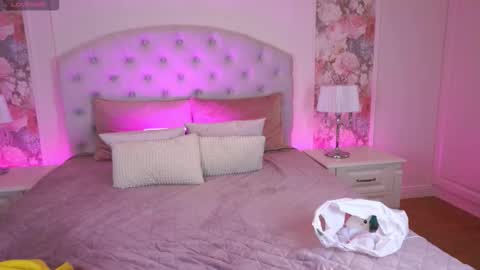 lilielfie online show from 12/14/25, 09:41