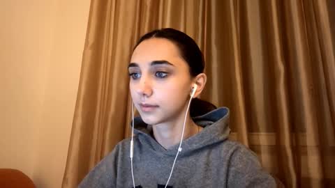 Snapshot of lilihalvorsen chatting on 09/25/25, 10:13 Lina online show from 09/25/25, 10:13