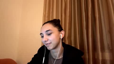 Snapshot of lilihalvorsen chatting on 10/06/25, 10:07 Lina online show from 10/06/25, 10:07