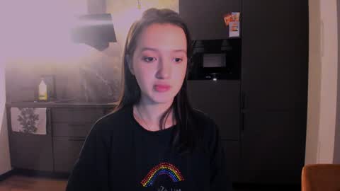 Snapshot of lililaluna chatting on 12/05/24, 02:33             ...  online show from 12/05/24, 02:33