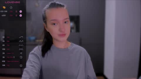 Snapshot of lililaluna chatting on 10/28/25, 06:54             ...  online show from 10/28/25, 06:54