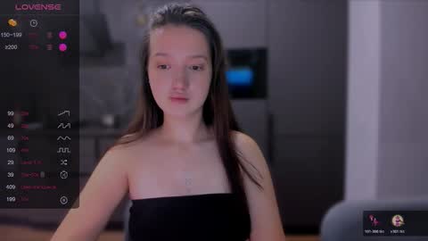 Snapshot of lililaluna chatting on 11/10/25, 03:22 ... online show from 11/10/25, 03:22