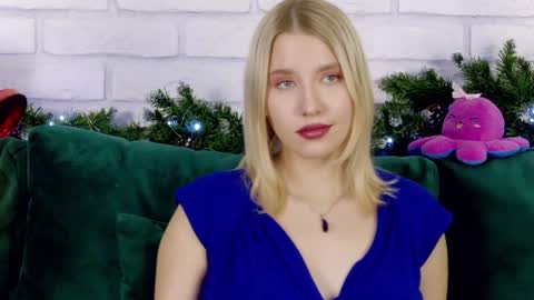 Snapshot of lililinn chatting on 12/18/24, 10:19 LiliLinn online show from 12/18/24, 10:19