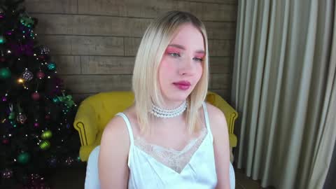 Snapshot of lililinn chatting on 12/20/24, 05:47 LiliLinn online show from 12/20/24, 05:47