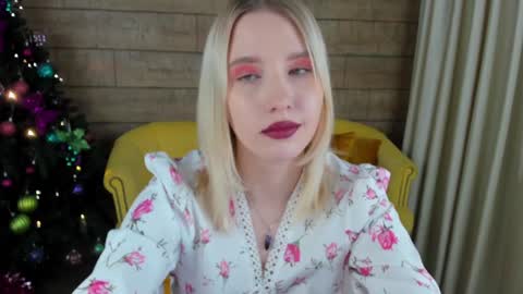 Snapshot of lililinn chatting on 12/21/24, 12:16 LiliLinn online show from 12/21/24, 12:16