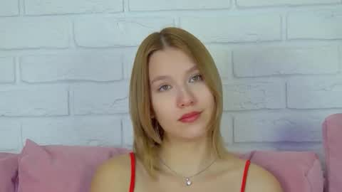 Snapshot of lililinn chatting on 09/23/25, 04:26 LiliLinn online show from 09/23/25, 04:26