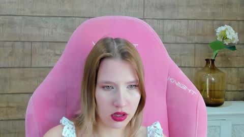 Snapshot of lililinn chatting on 10/20/25, 04:57 LiliLinn online show from 10/20/25, 04:57