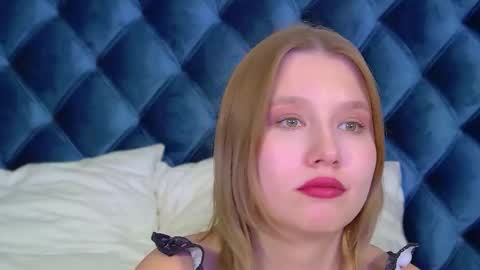 LiliLinn online show from 11/29/25, 08:28