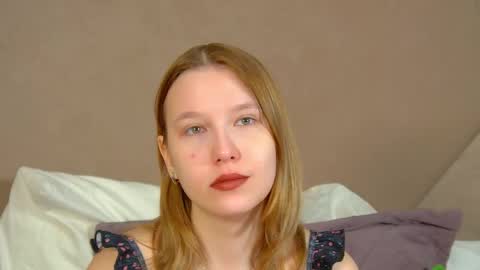 Snapshot of lililinn chatting on 06/08/26, 04:24 LiliLinn online show from 06/08/26, 04:24