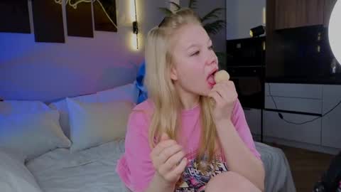 lililok101 online show from 04/22/26, 02:25