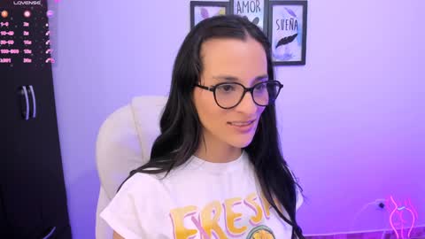 Snapshot of lilith01_ chatting on 01/04/25, 08:27 Leidy online show from 01/04/25, 08:27