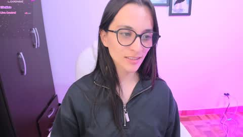 Snapshot of lilith01_ chatting on 02/07/25, 09:48 Leidy online show from 02/07/25, 09:48